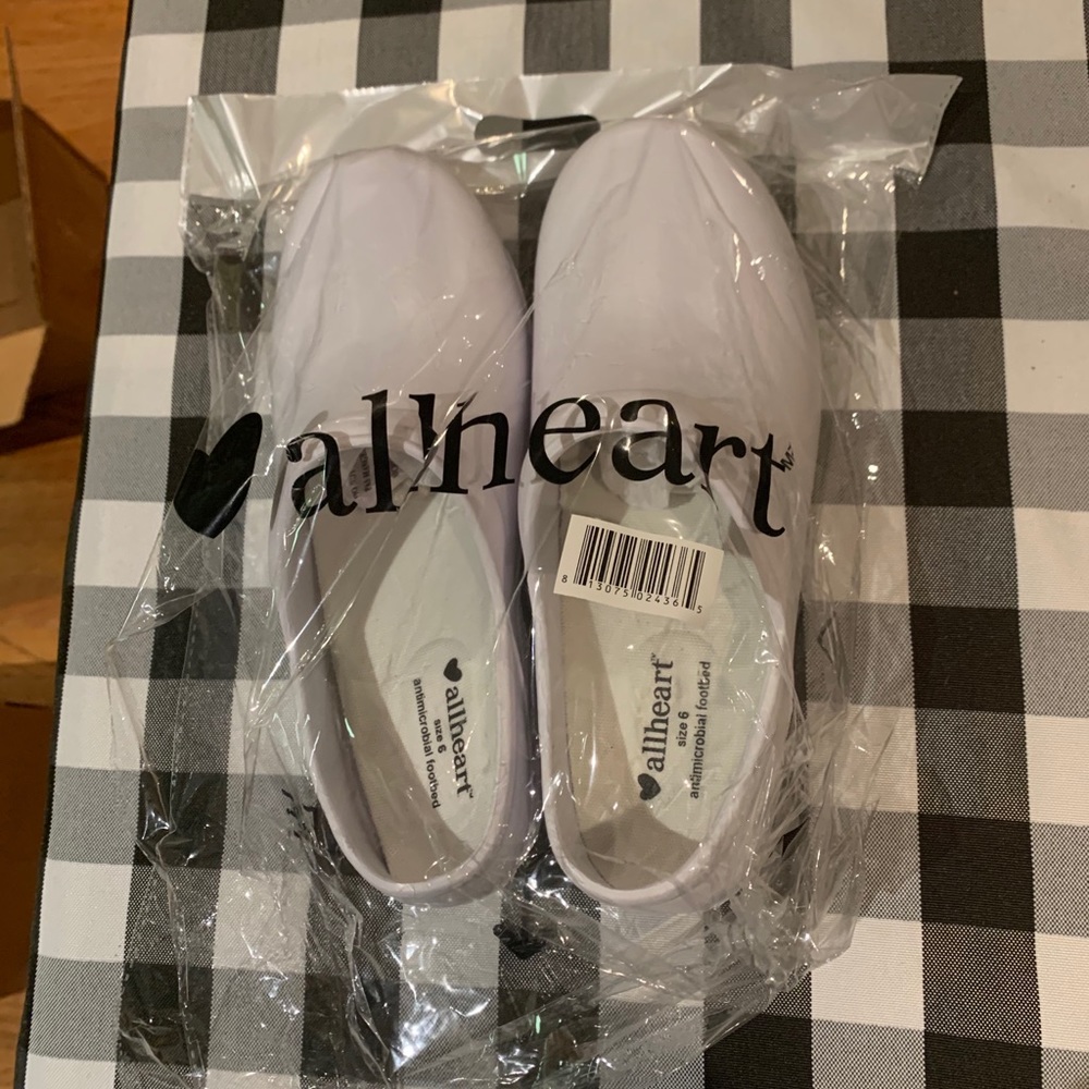 Nursing shoes